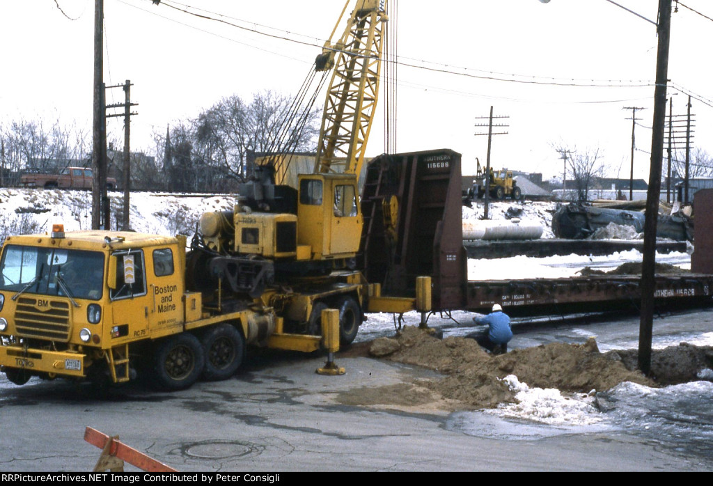  B&M Wrecking Truck marked with "Holmes " & "Tonka" 